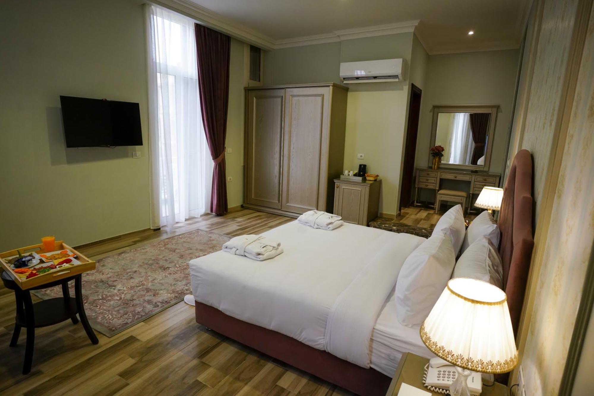 Savoy Hotel Elminya Zimmer foto